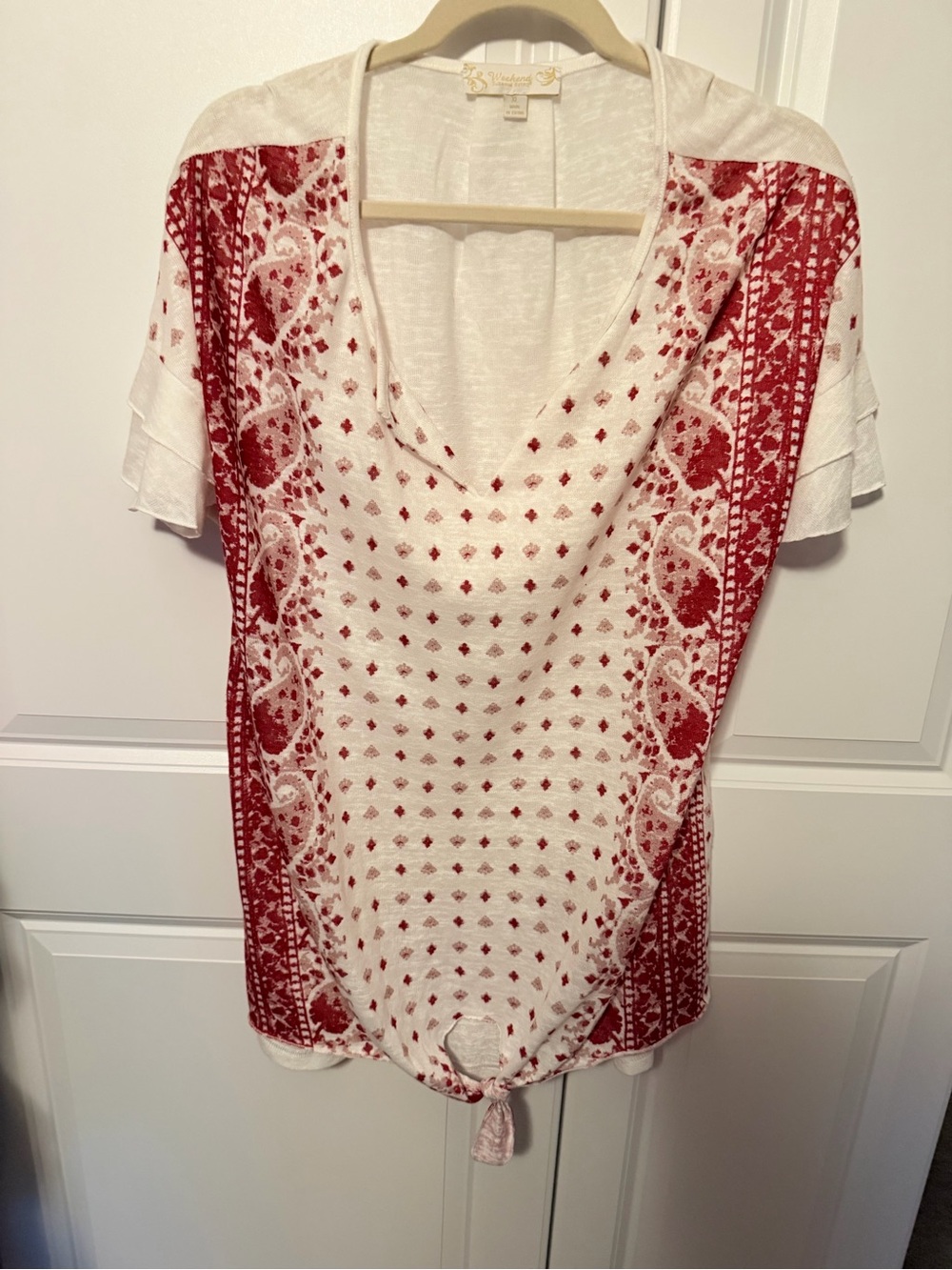 Suzanne Betro Red and White V-Neck Tie-Hem Bandana Print Top